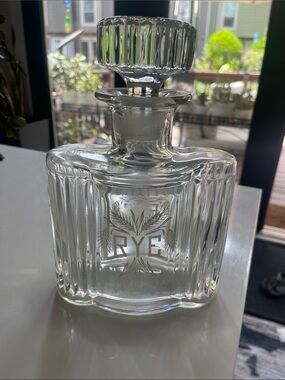 Rye Clear Glass Decanter with Gold Wheat Emblem